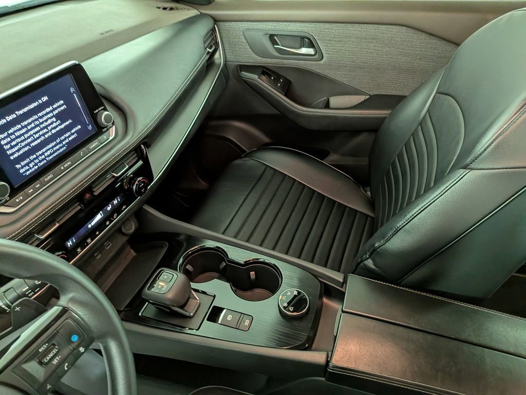 Used 2023 Nissan Rogue SV image 25