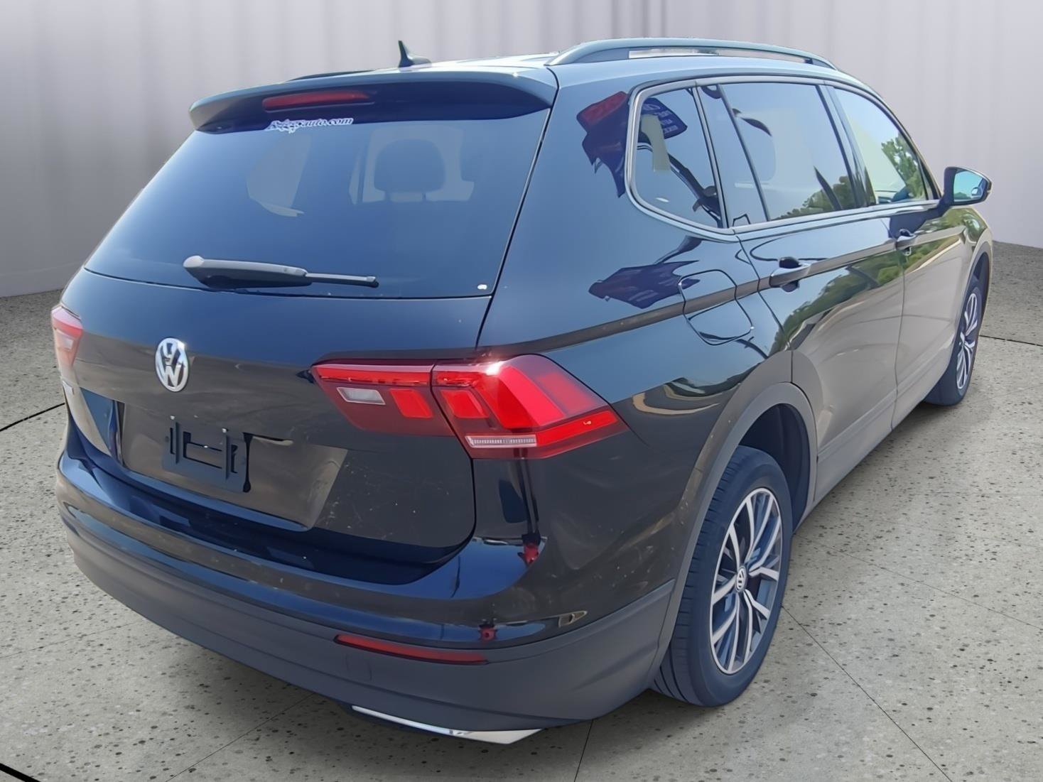 Used 2021 Volkswagen Tiguan S FWD image 6