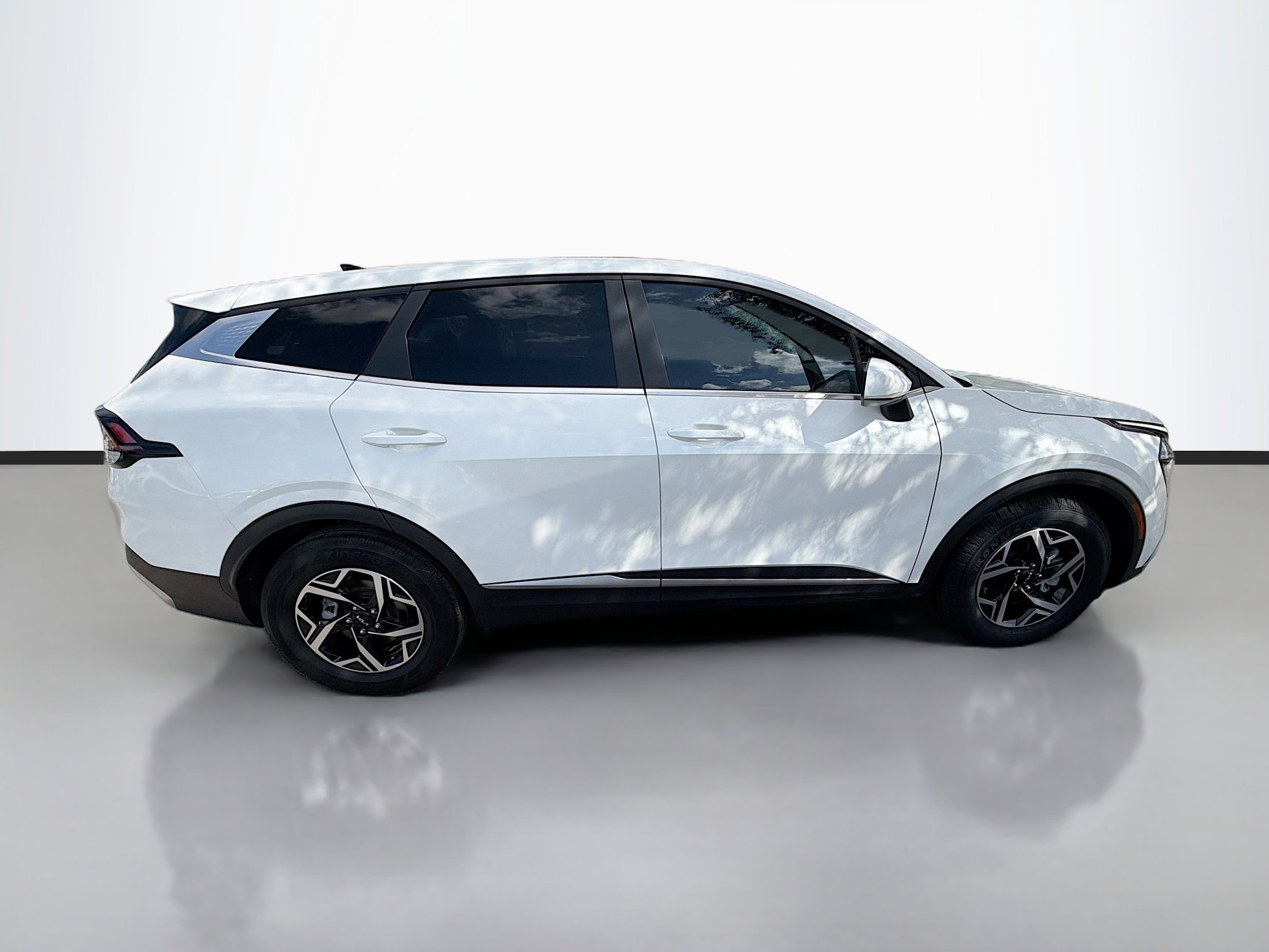 Used 2024 Kia Sportage LX image 2