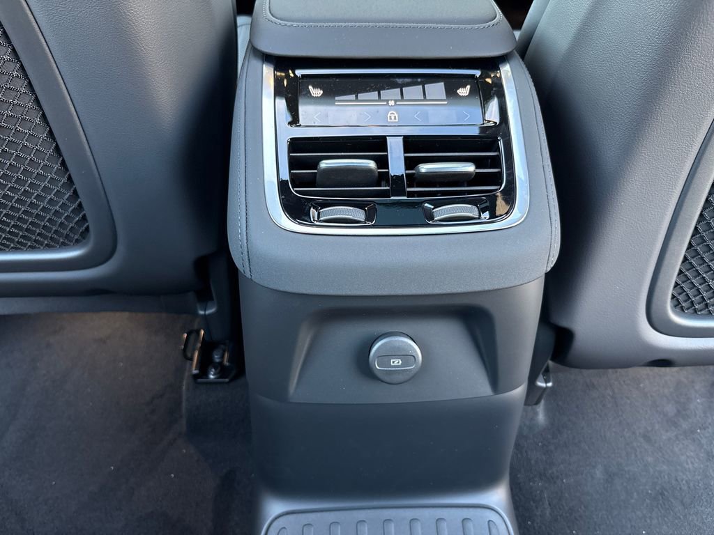 New 2026 Volvo XC90 T8 Core image 14