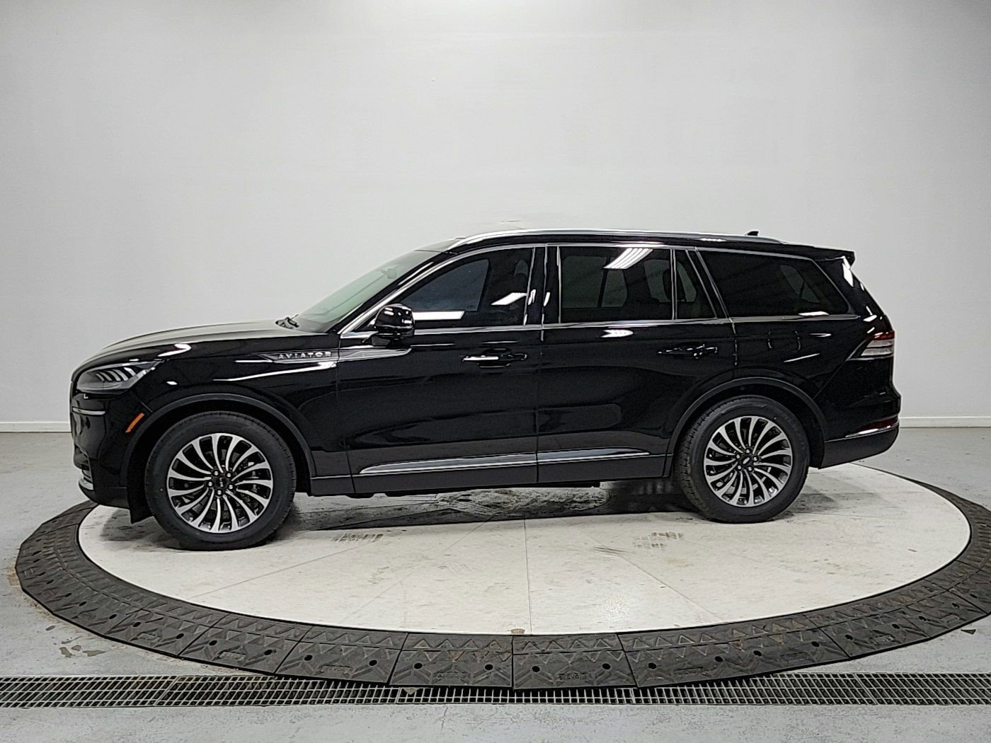 Used 2023 Lincoln Aviator Reserve w/ Elements Package Plus image 4