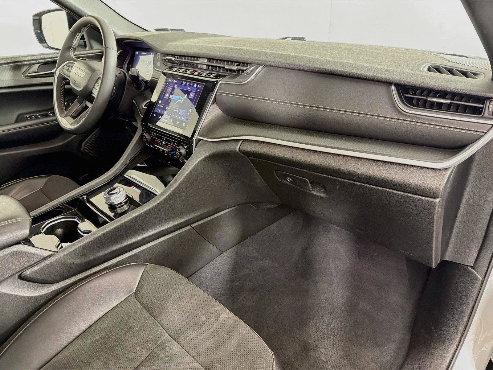 Used 2023 Jeep Grand Cherokee L Laredo AWD/4WD image 31