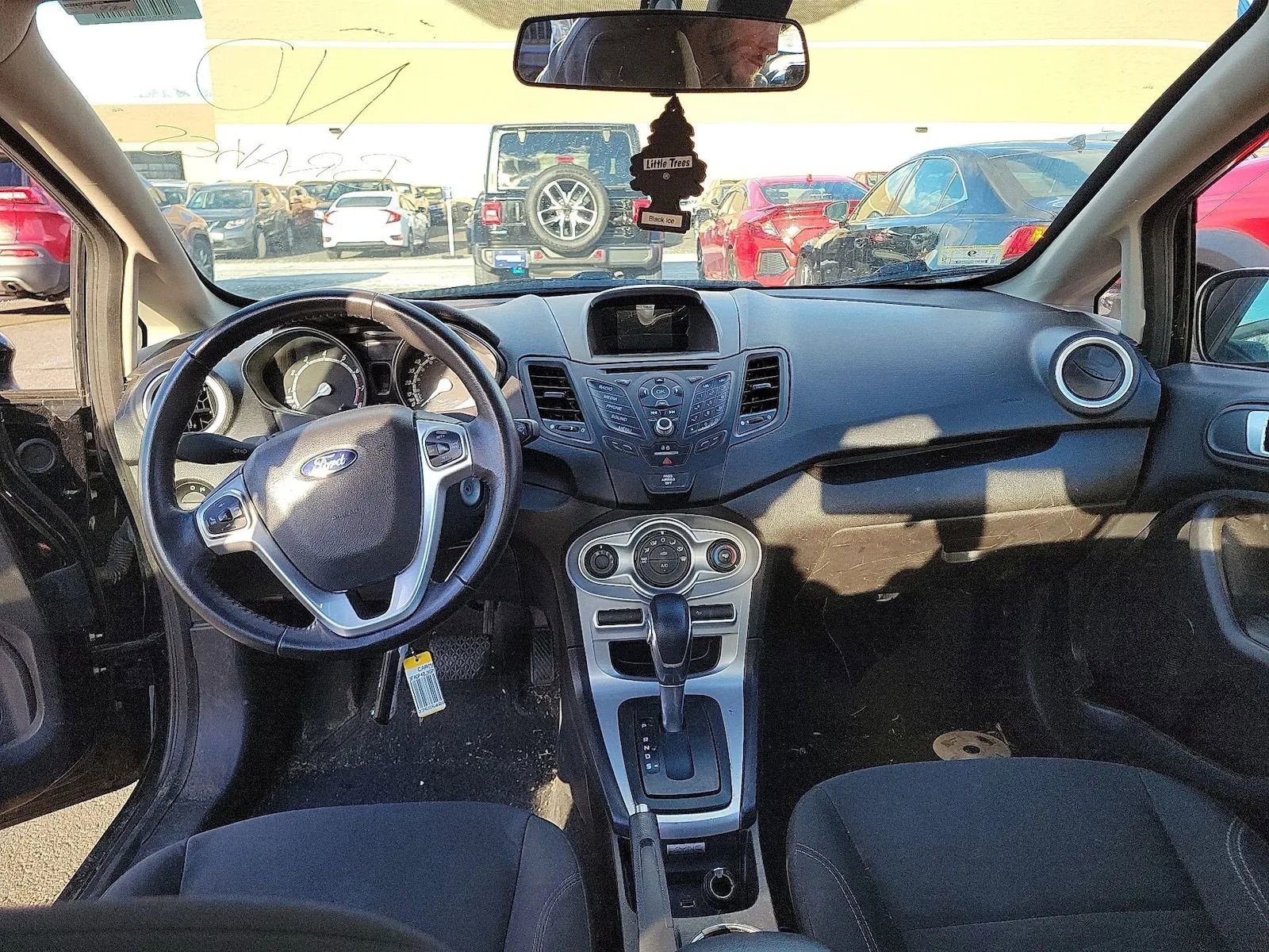 Used 2016 Ford Fiesta SE image 4