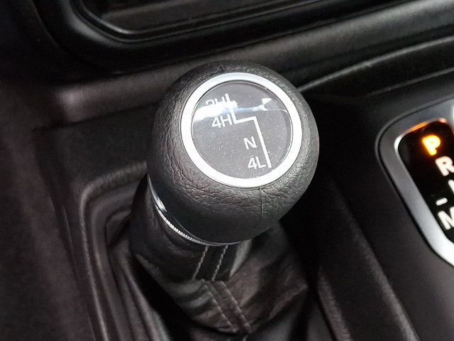 Used 2025 Jeep Gladiator Sport AWD/4WD image 22