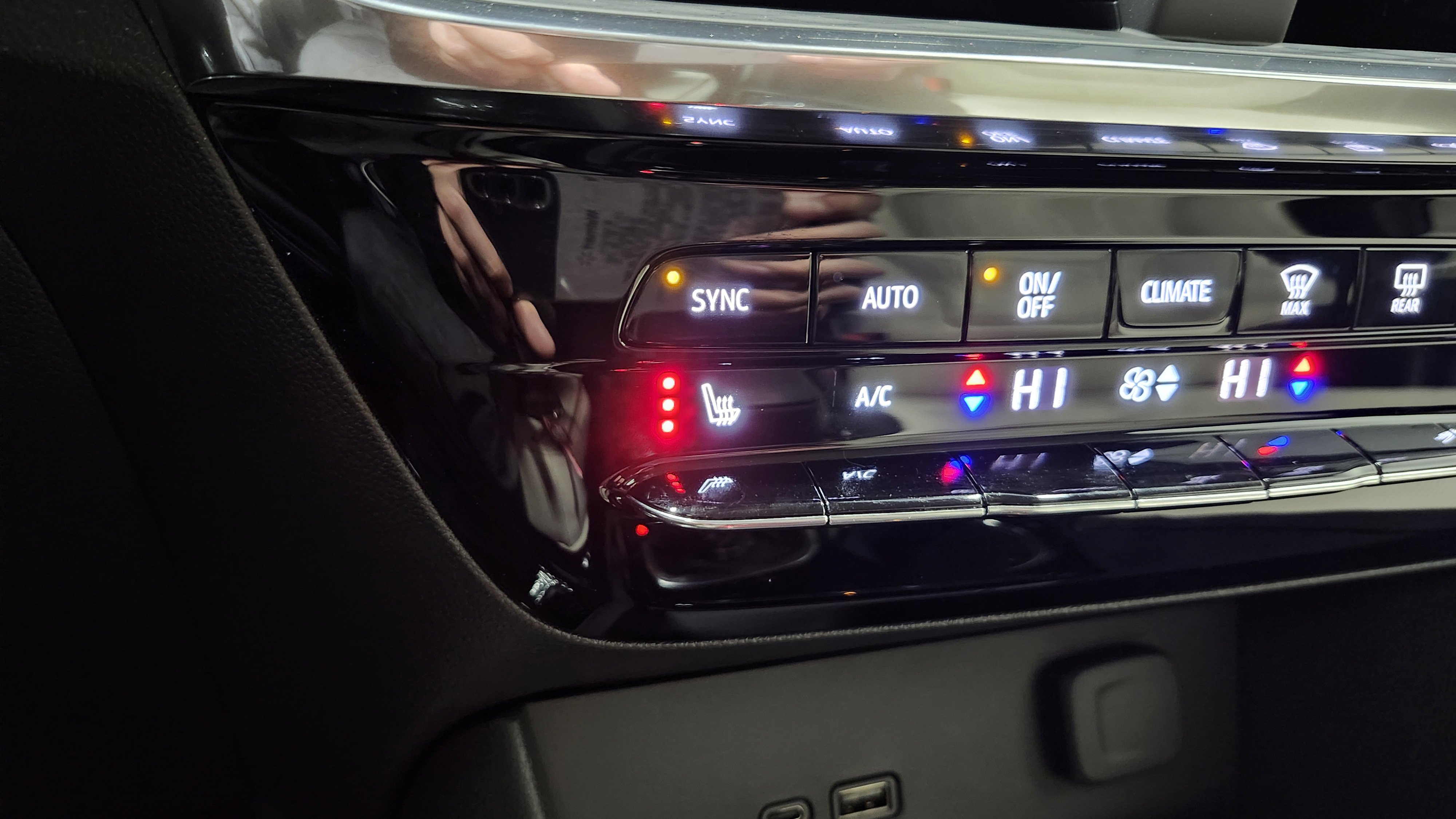 Used 2024 Buick Encore GX Avenir w/ Avenir Convenience Package image 7