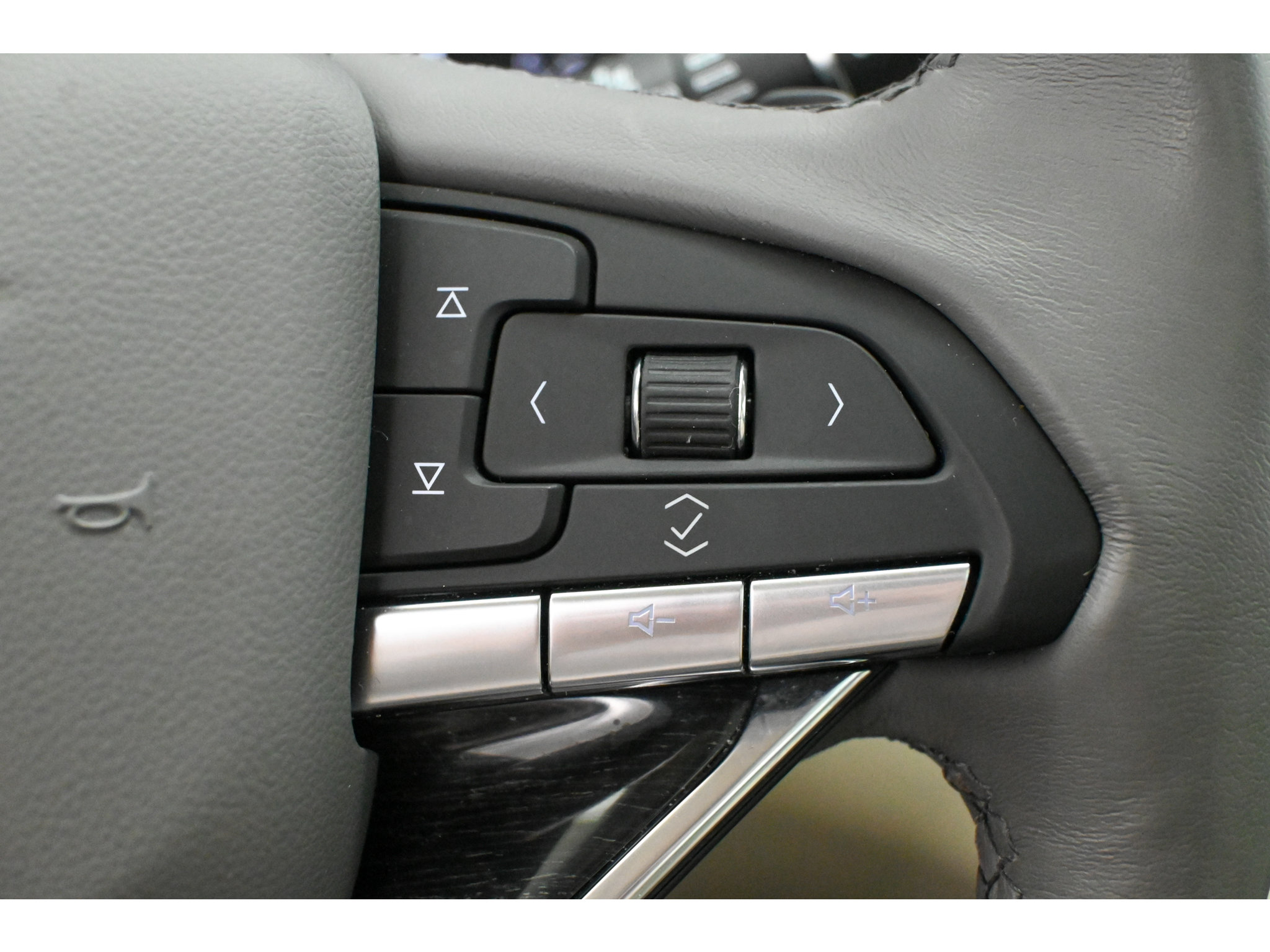 Certified 2023 Cadillac XT6 Premium Luxury w/ Technology Package AWD/4WD image 43
