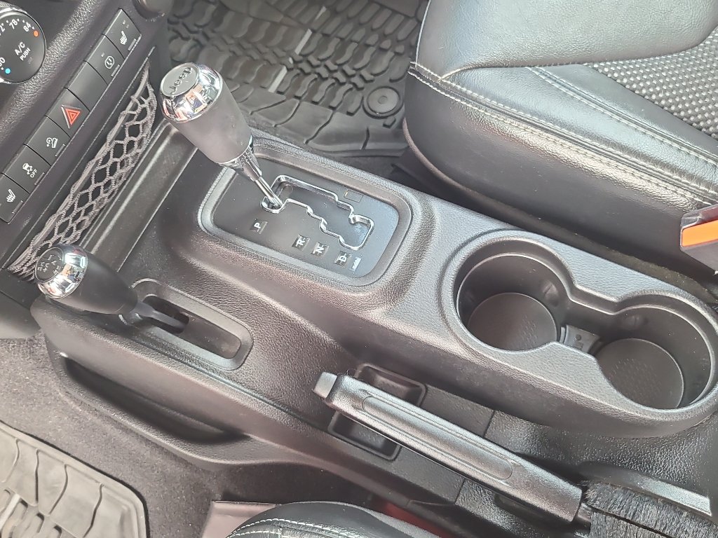 Used 2015 Jeep Wrangler Unlimited Sahara AWD/4WD image 20