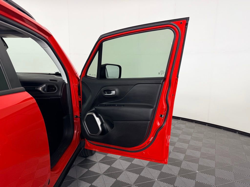 Used 2022 Jeep Renegade Latitude w/ Sun/Sound Group image 33