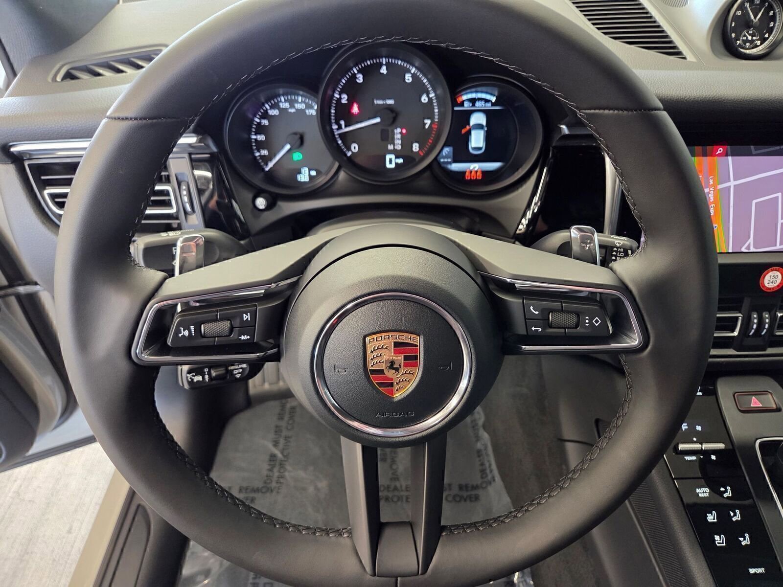 Certified 2026 Porsche Macan AWD/4WD image 17