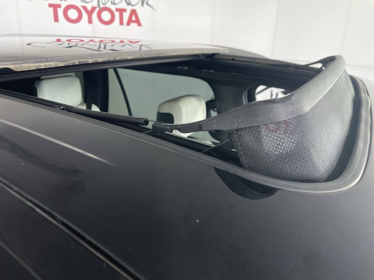 Used 2023 Toyota Sequoia Capstone AWD/4WD image 11