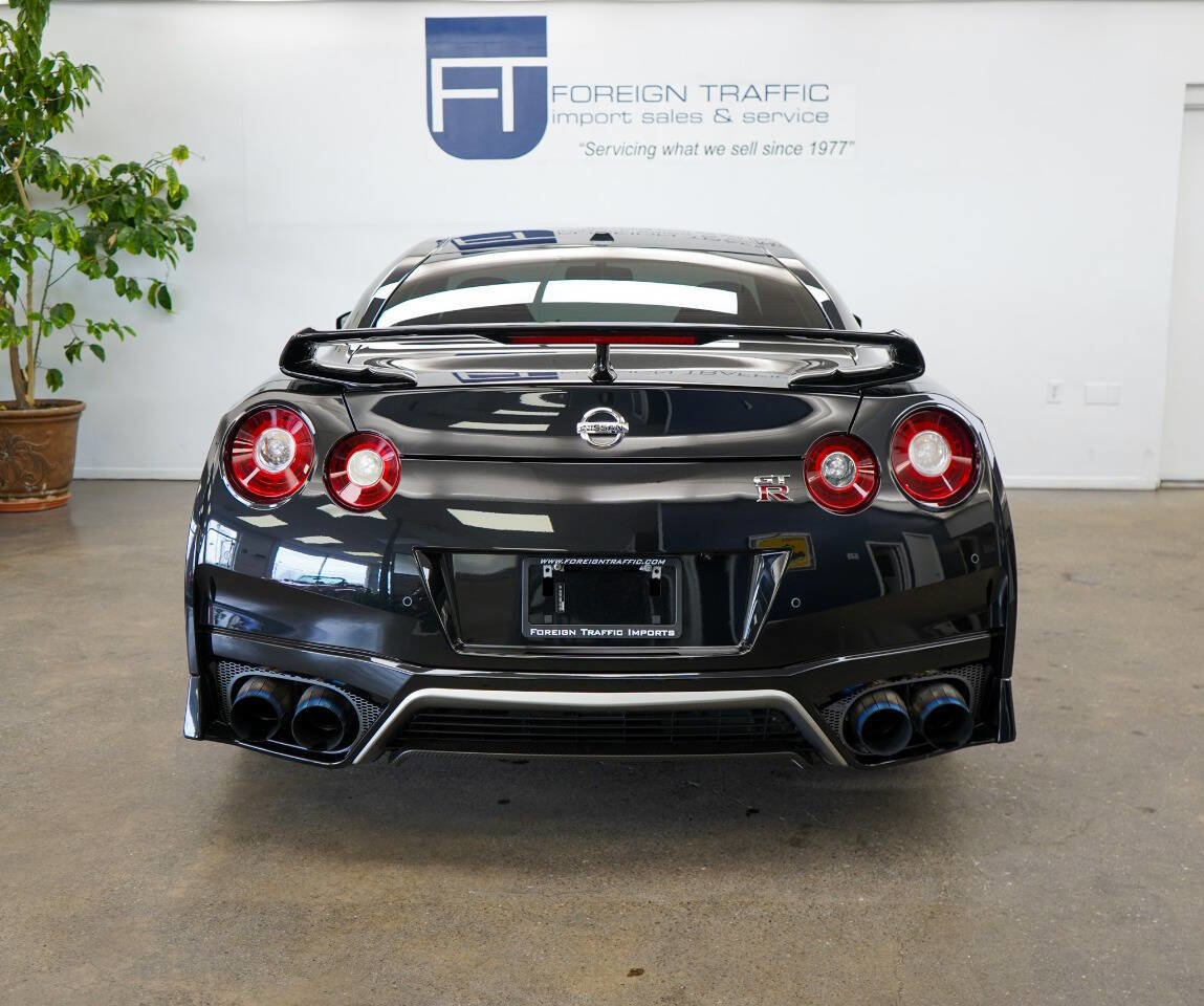Used 2021 Nissan GT-R Premium image 4