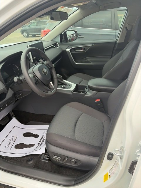 Used 2025 Toyota RAV4 XLE w/ Convenience Package image 7