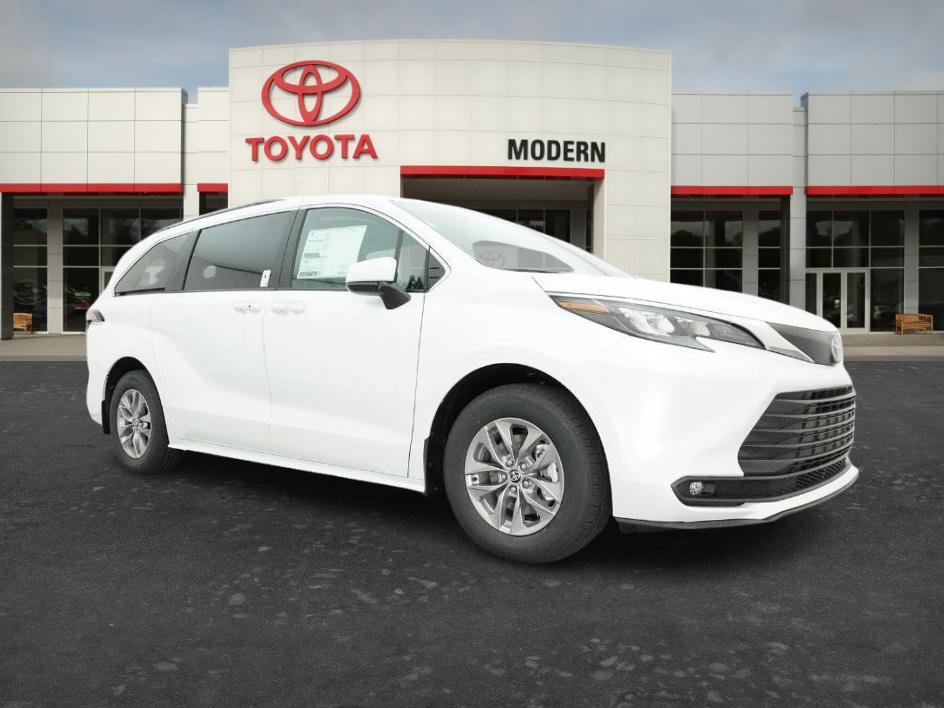 New 2026 Toyota Sienna XLE FWD image 9