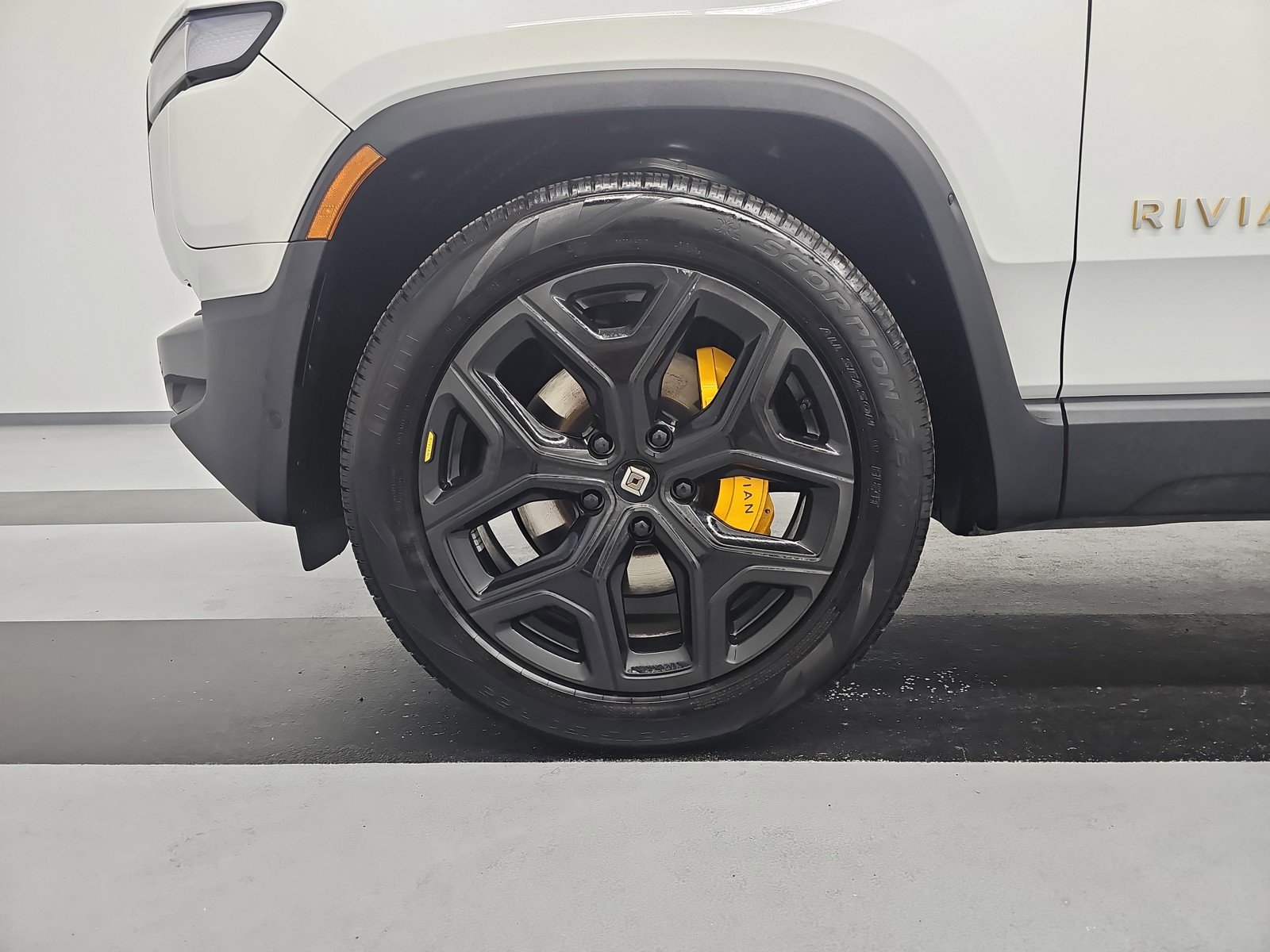 Used 2024 Rivian R1T Adventure AWD/4WD image 9