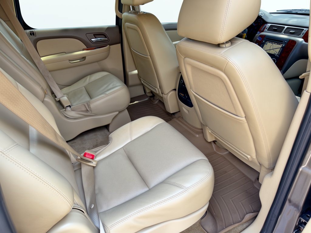 Used 2011 Chevrolet Suburban LTZ RWD image 29