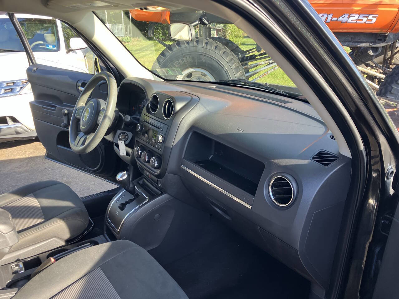 Used 2011 Jeep Patriot Sport w/ Tire & Wheel Group AWD/4WD image 23