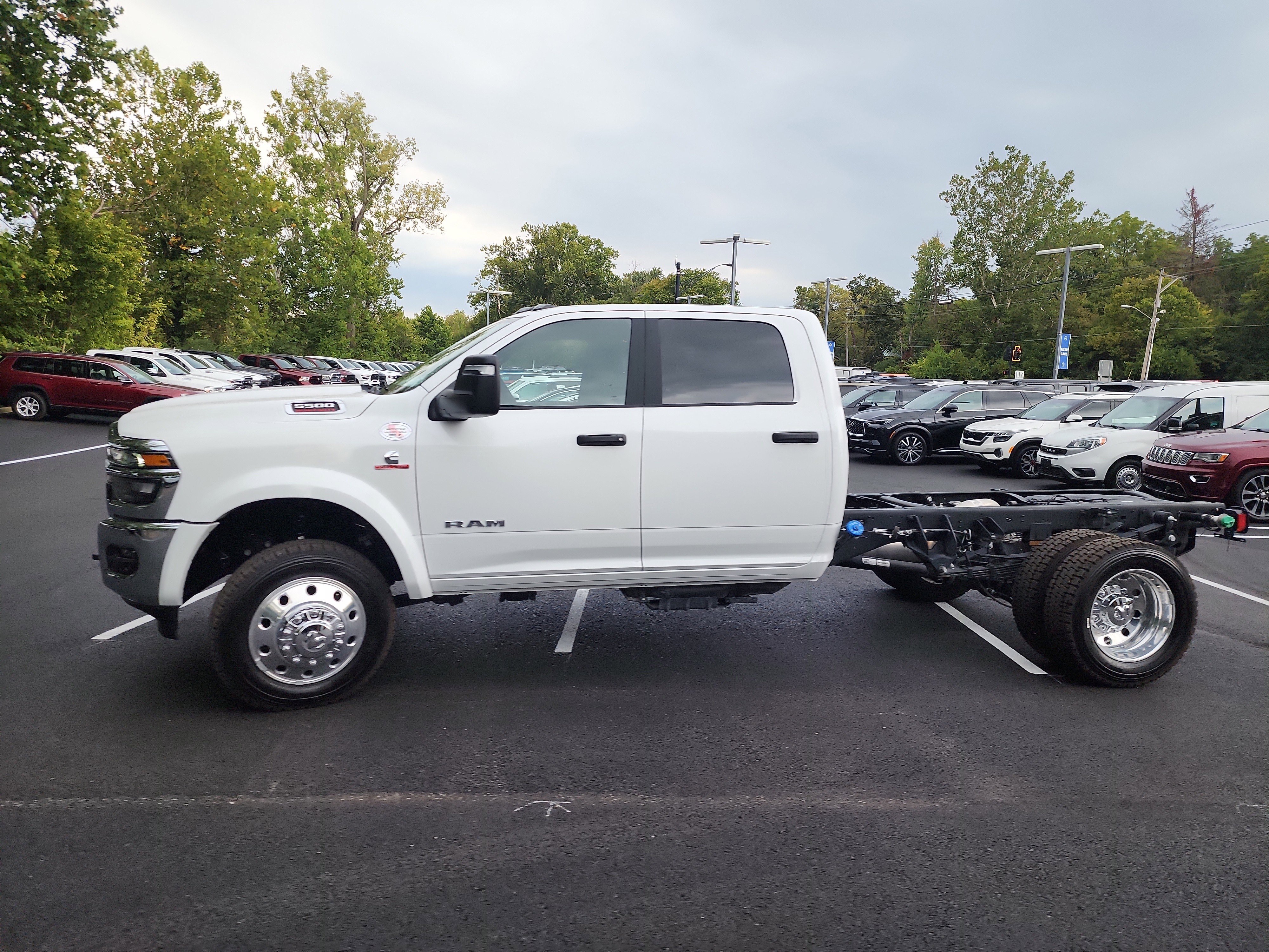 New 2026 RAM 5500 4x4 Crew Cab image 19