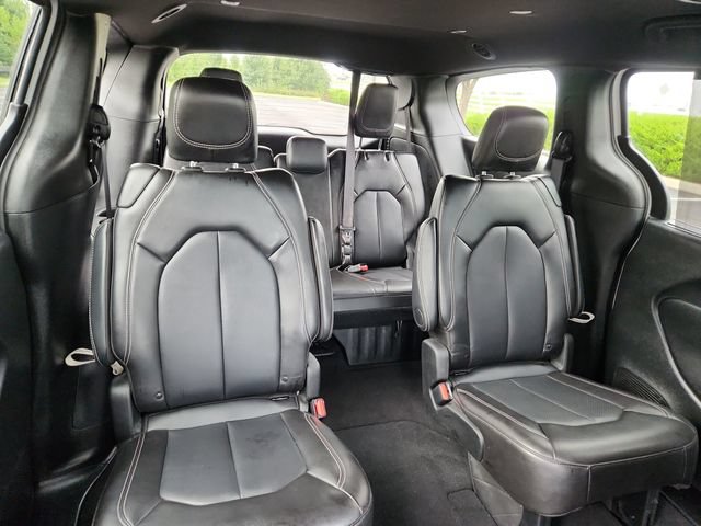 Used 2025 Chrysler Pacifica Select FWD image 32