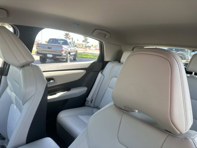 Used 2024 Nissan Ariya FWD image 23