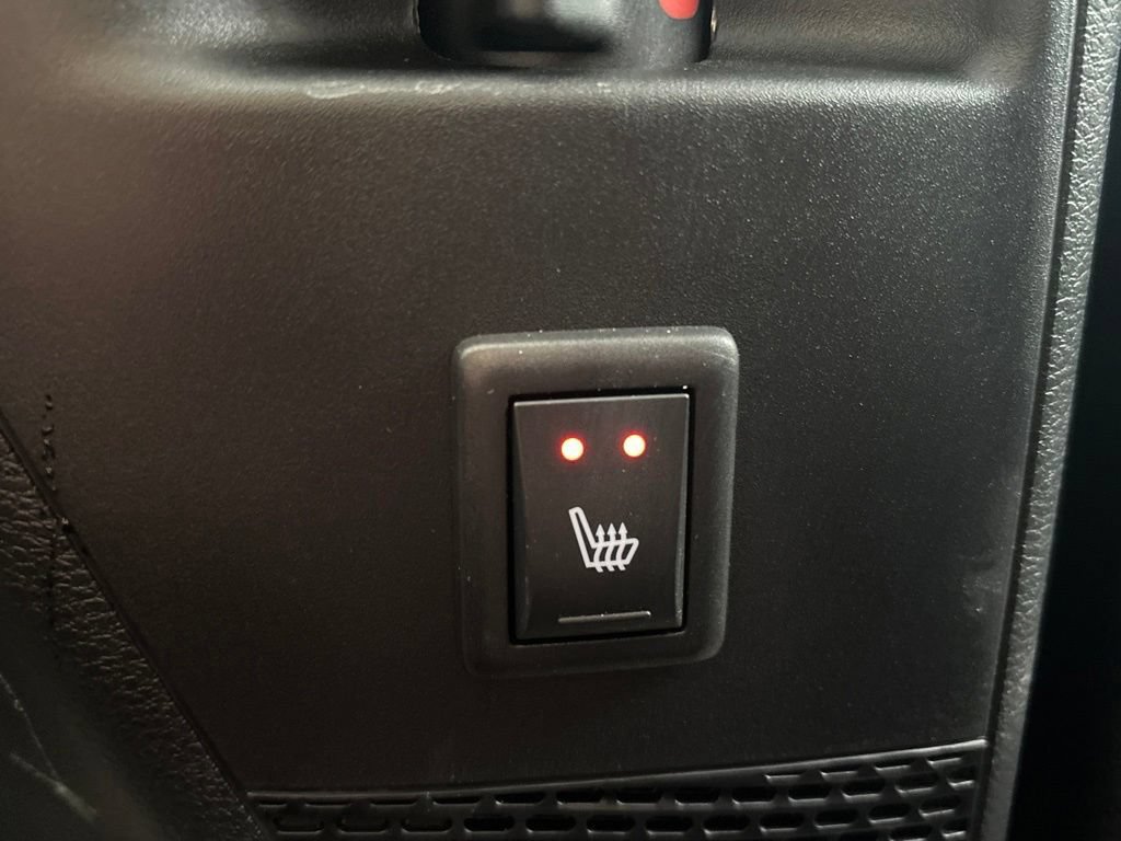 Used 2023 Chrysler Pacifica Limited AWD/4WD image 18