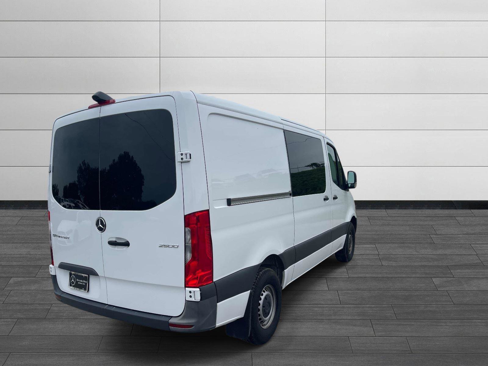 Used 2024 Mercedes-Benz Sprinter 2500 image 3