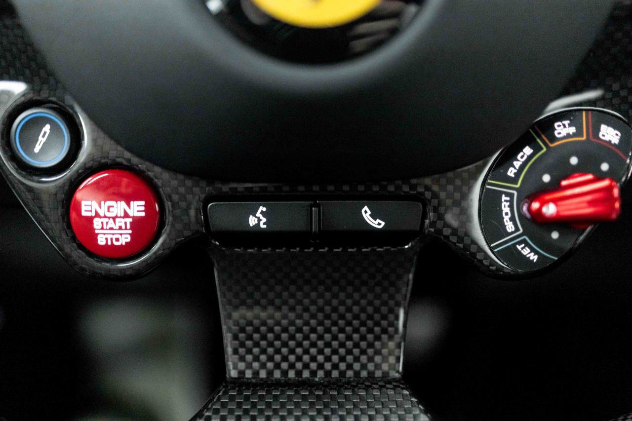 Used 2018 Ferrari 812 Superfast RWD image 72