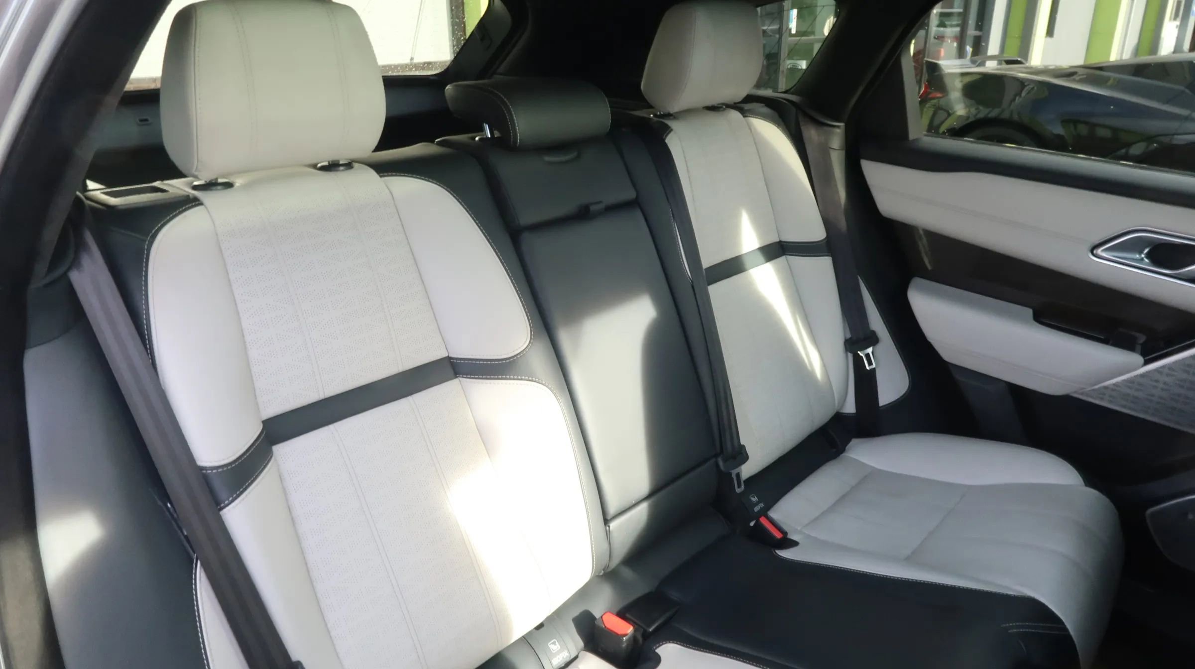 Used 2018 Land Rover Range Rover Velar image 23