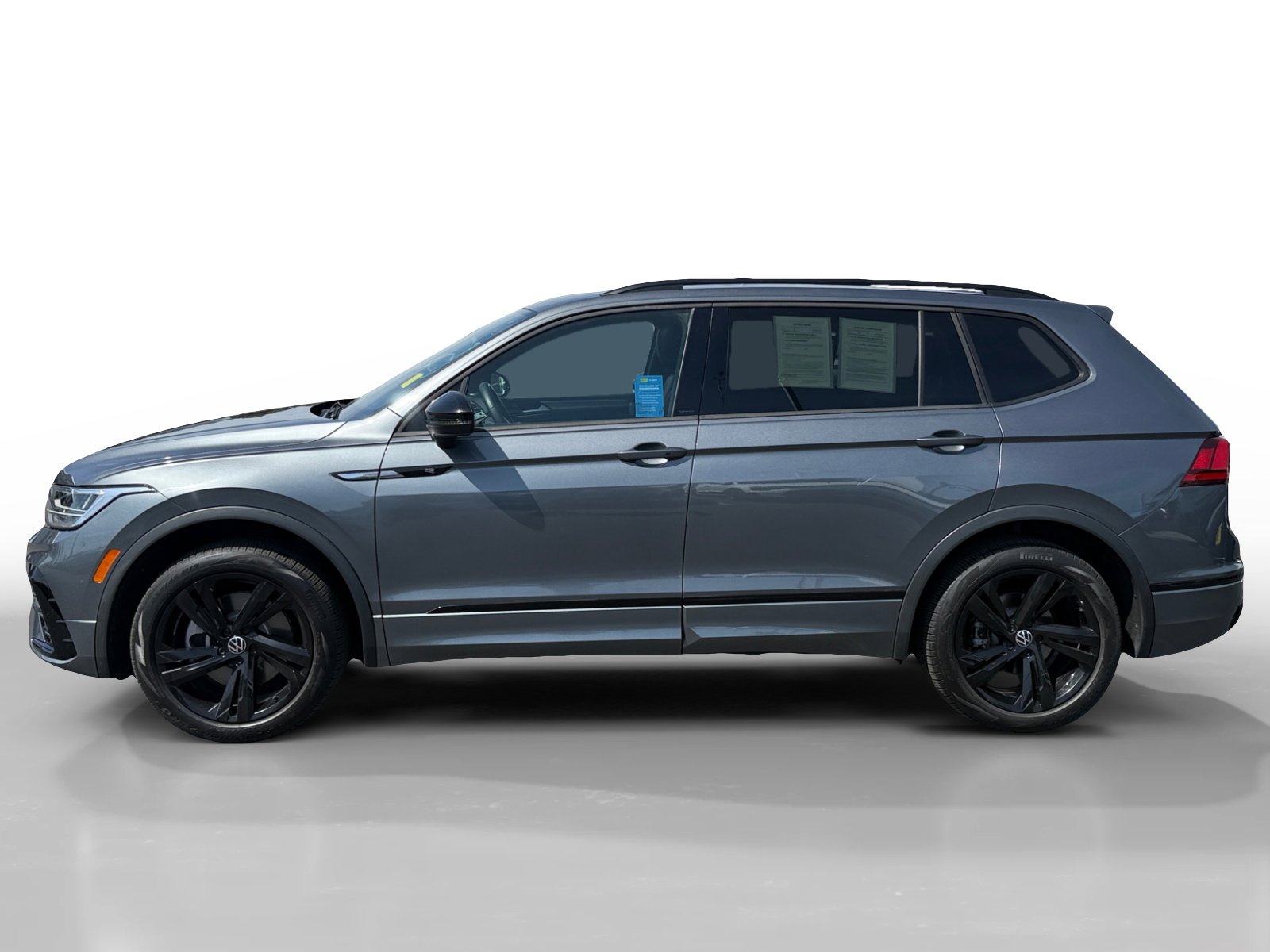 Certified 2023 Volkswagen Tiguan SE R-Line FWD image 2