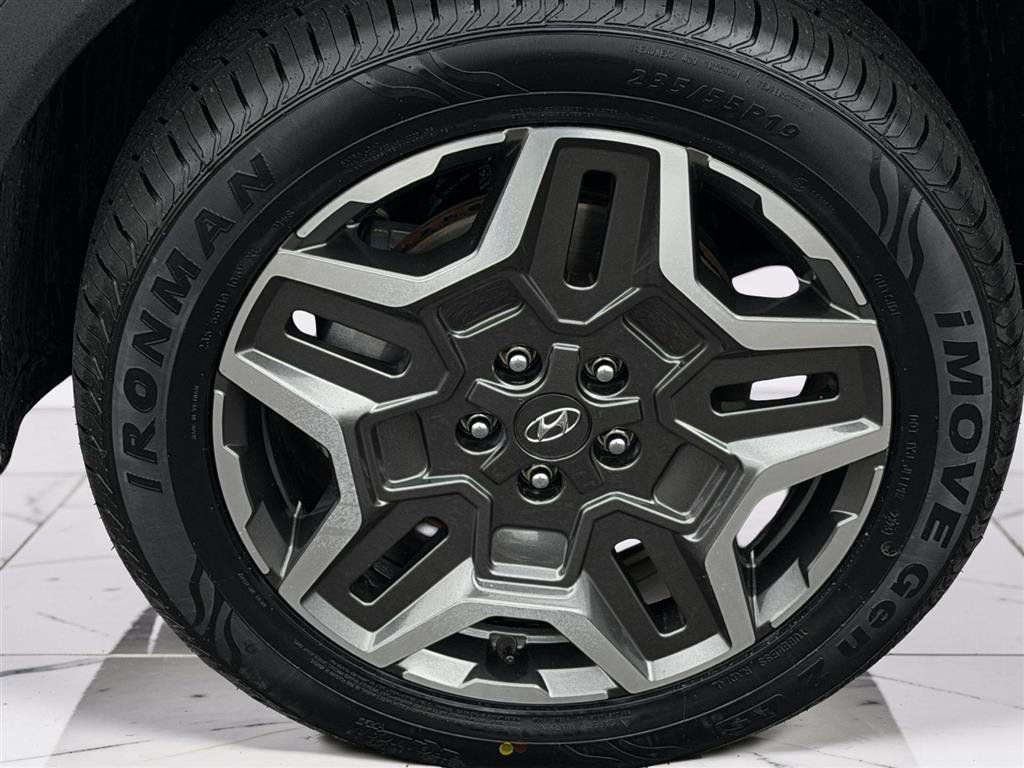 Used 2023 Hyundai Santa Fe SEL Premium image 5