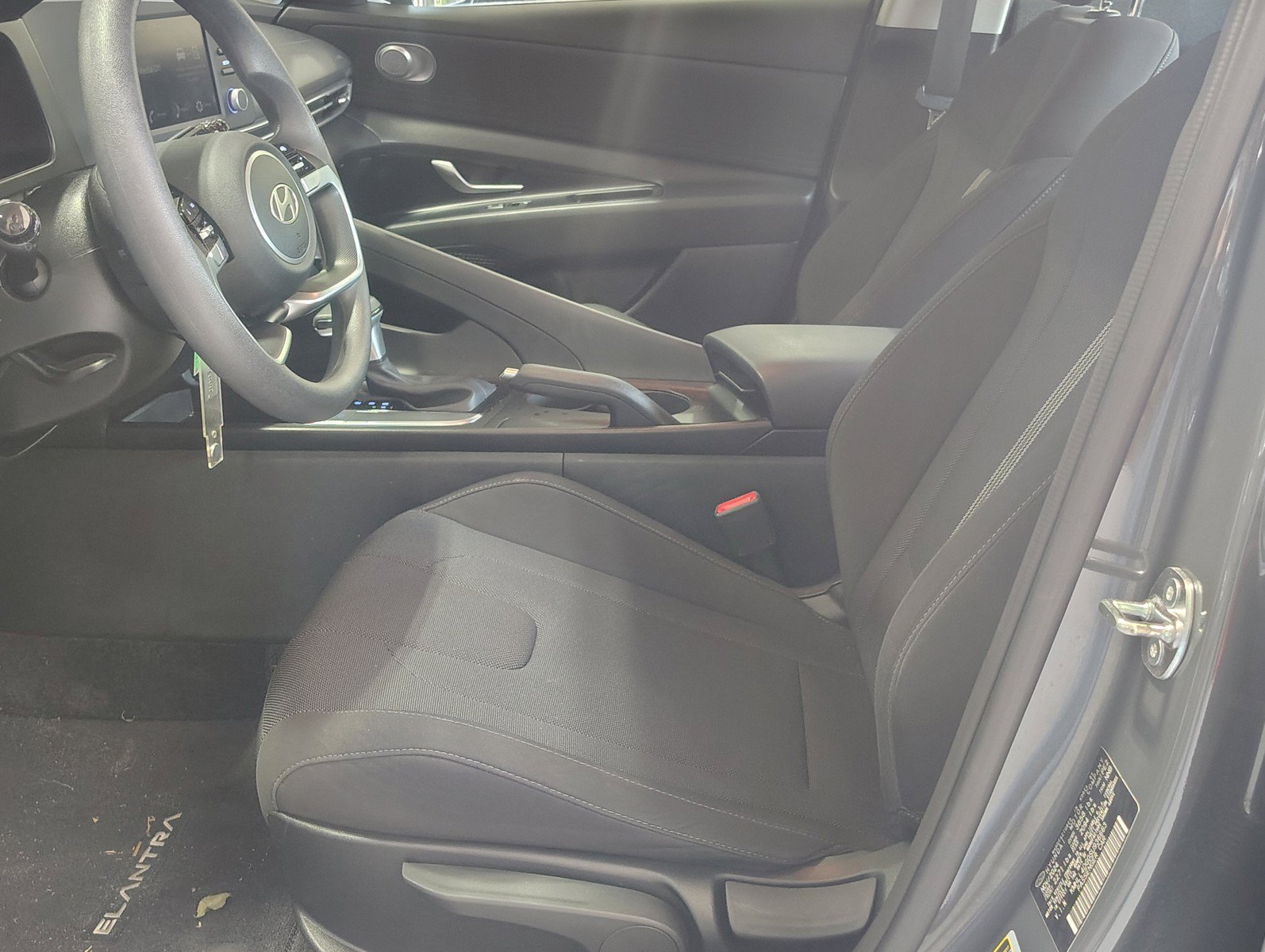 Certified 2025 Hyundai Elantra SE FWD image 19