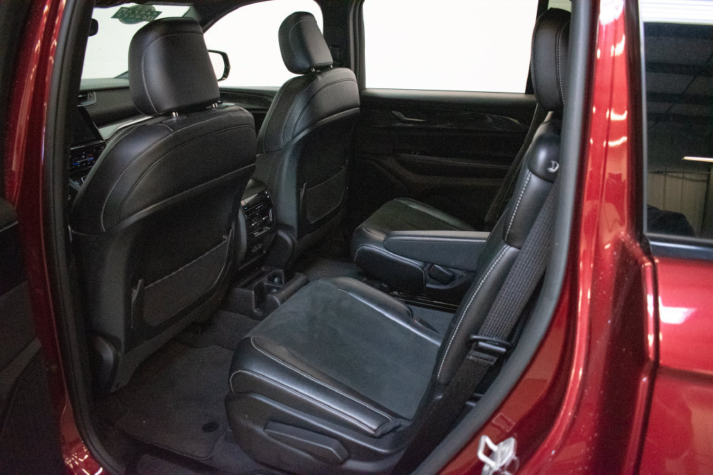 Used 2023 Jeep Grand Cherokee L Laredo AWD/4WD image 22