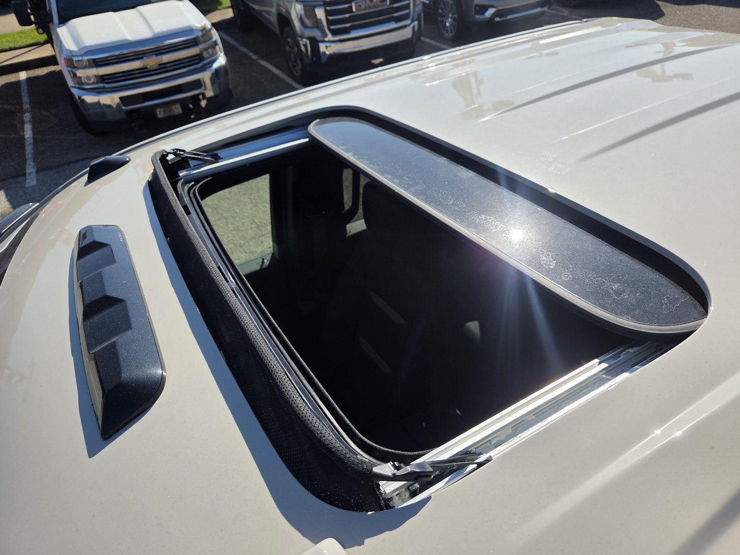 New 2026 GMC Sierra 2500 AT4 w/ AT4 Premium Plus Package AWD/4WD image 5