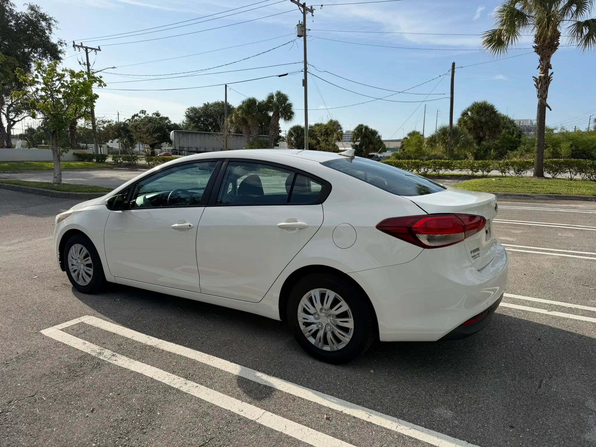 Used 2017 Kia Forte LX FWD image 5