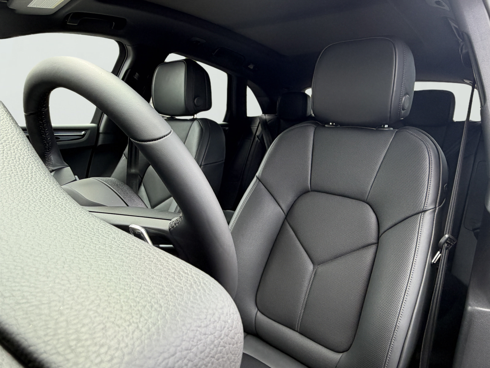 New 2026 Porsche Macan AWD/4WD image 5