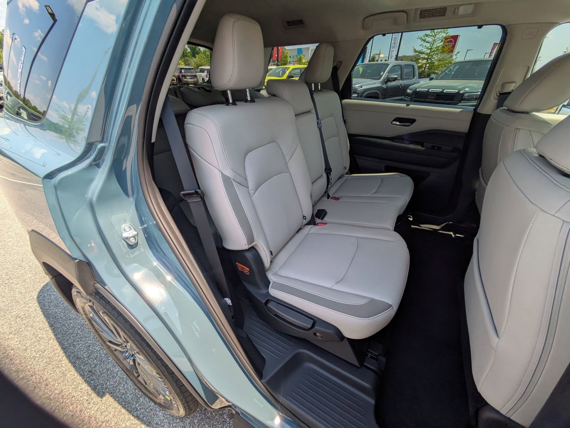 New 2026 Nissan Pathfinder SL w/ SL Premium Package (P04) AWD/4WD image 35