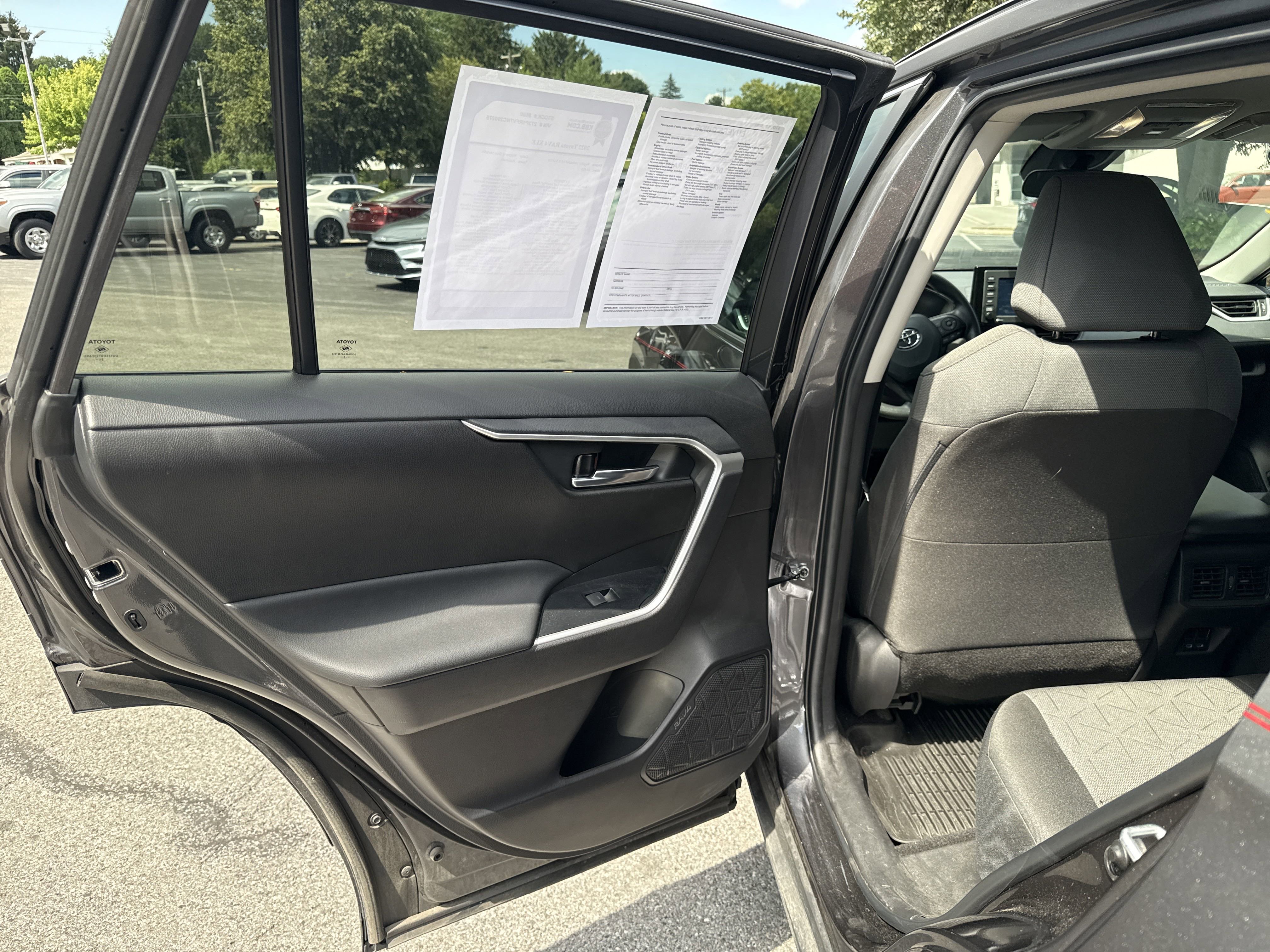 Used 2022 Toyota RAV4 XLE image 12