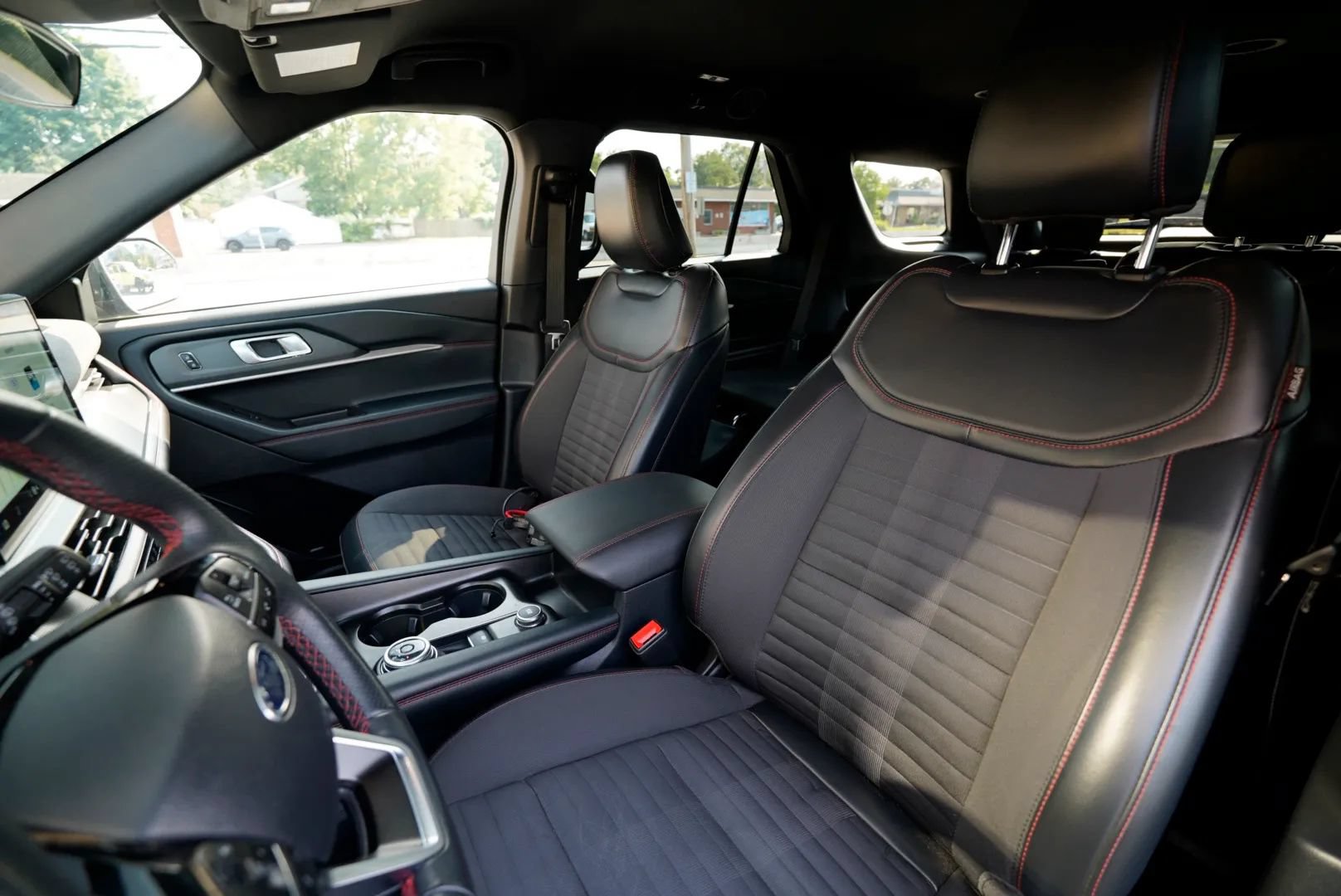 Used 2025 Ford Explorer ST-Line AWD/4WD image 23