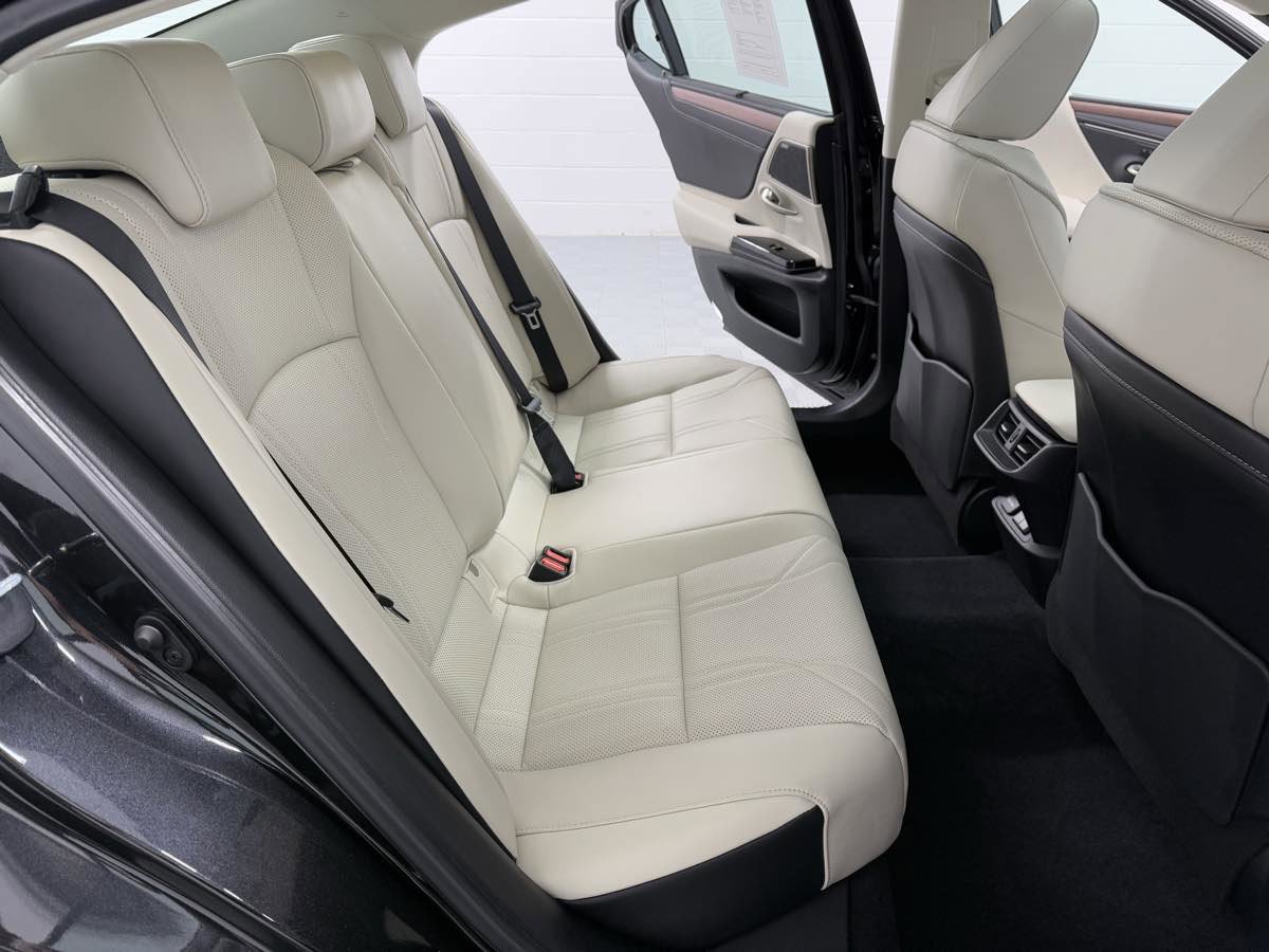 Used 2025 Lexus ES 350 Ultra Luxury image 15
