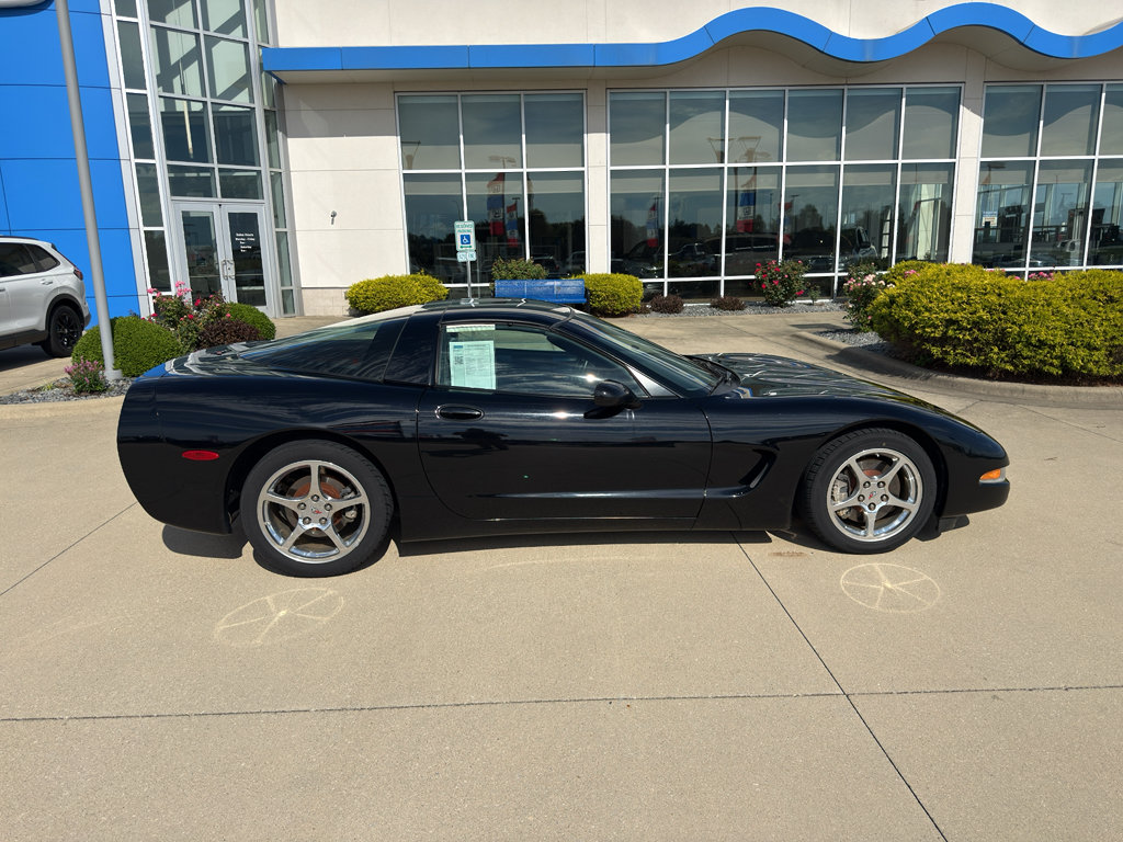Used 2004 Chevrolet Corvette Coupe w/ Preferred Equipment Group RWD image 4