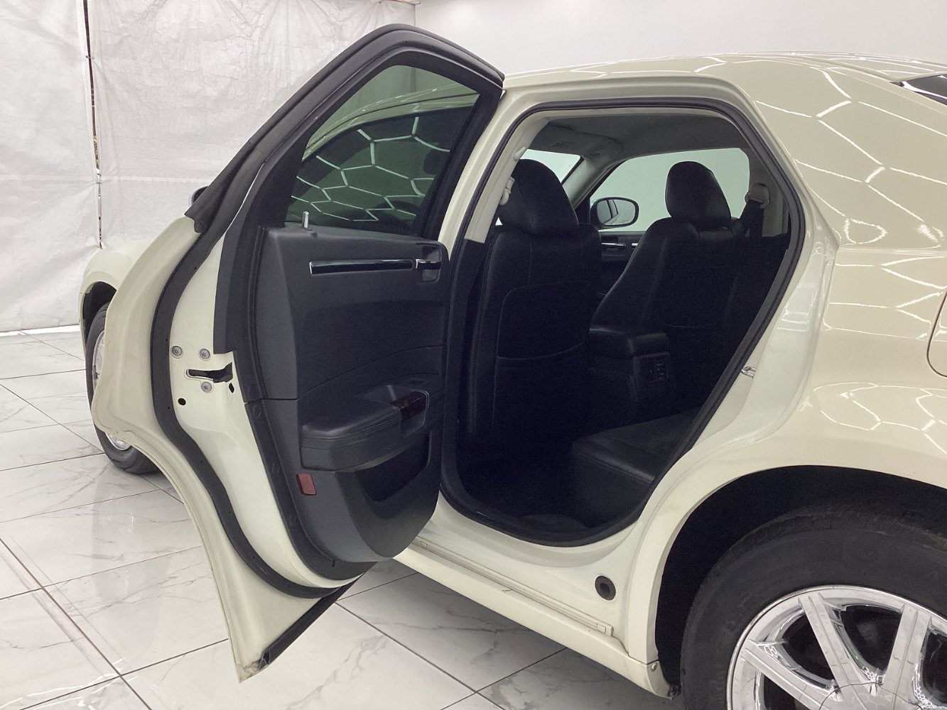 Used 2009 Chrysler 300 C image 21