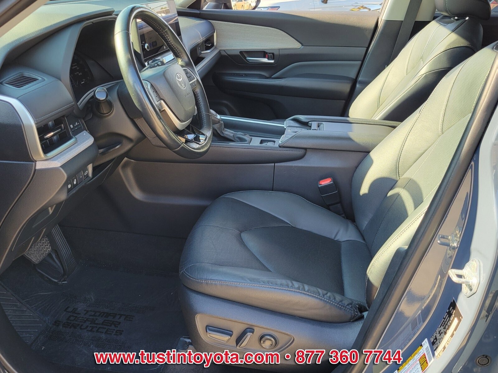 Used 2024 Toyota Grand Highlander Limited image 3