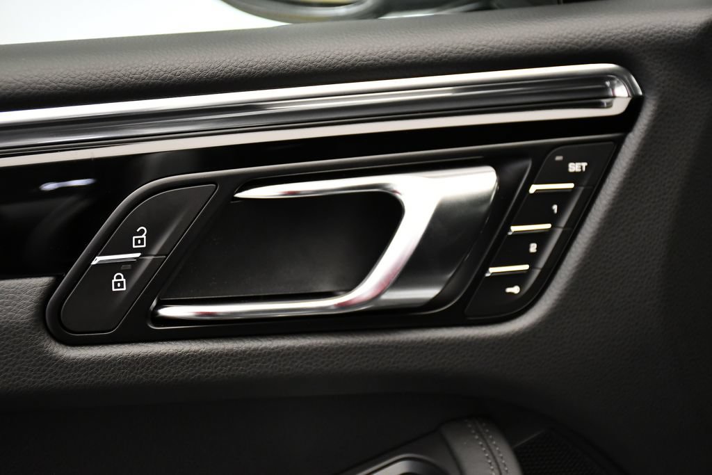 Certified 2026 Porsche Macan Turbo AWD/4WD image 37