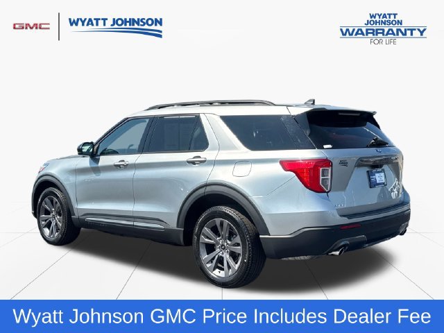Used 2024 Ford Explorer XLT w/ Equipment Group 202A AWD/4WD image 3