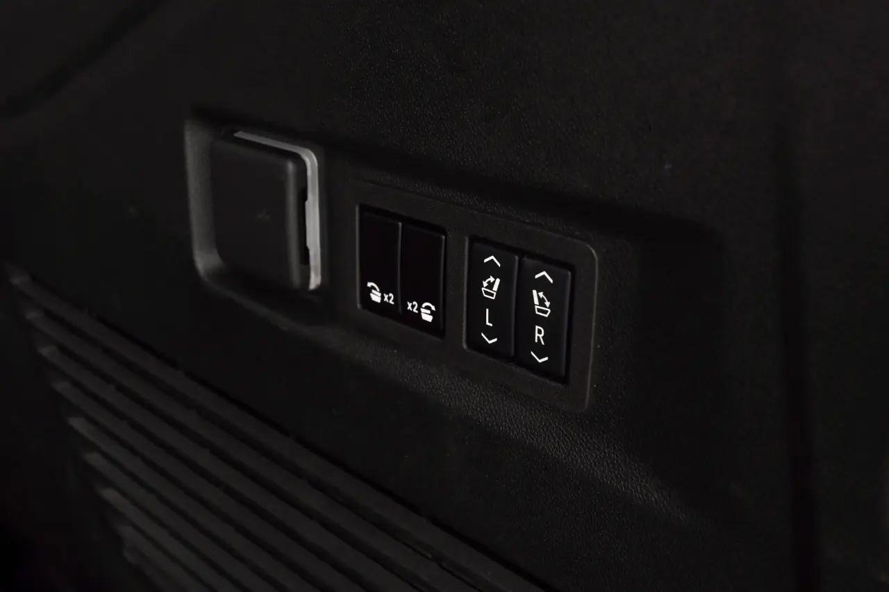 Used 2024 GMC Yukon Denali w/ Advanced Technology Package image 30