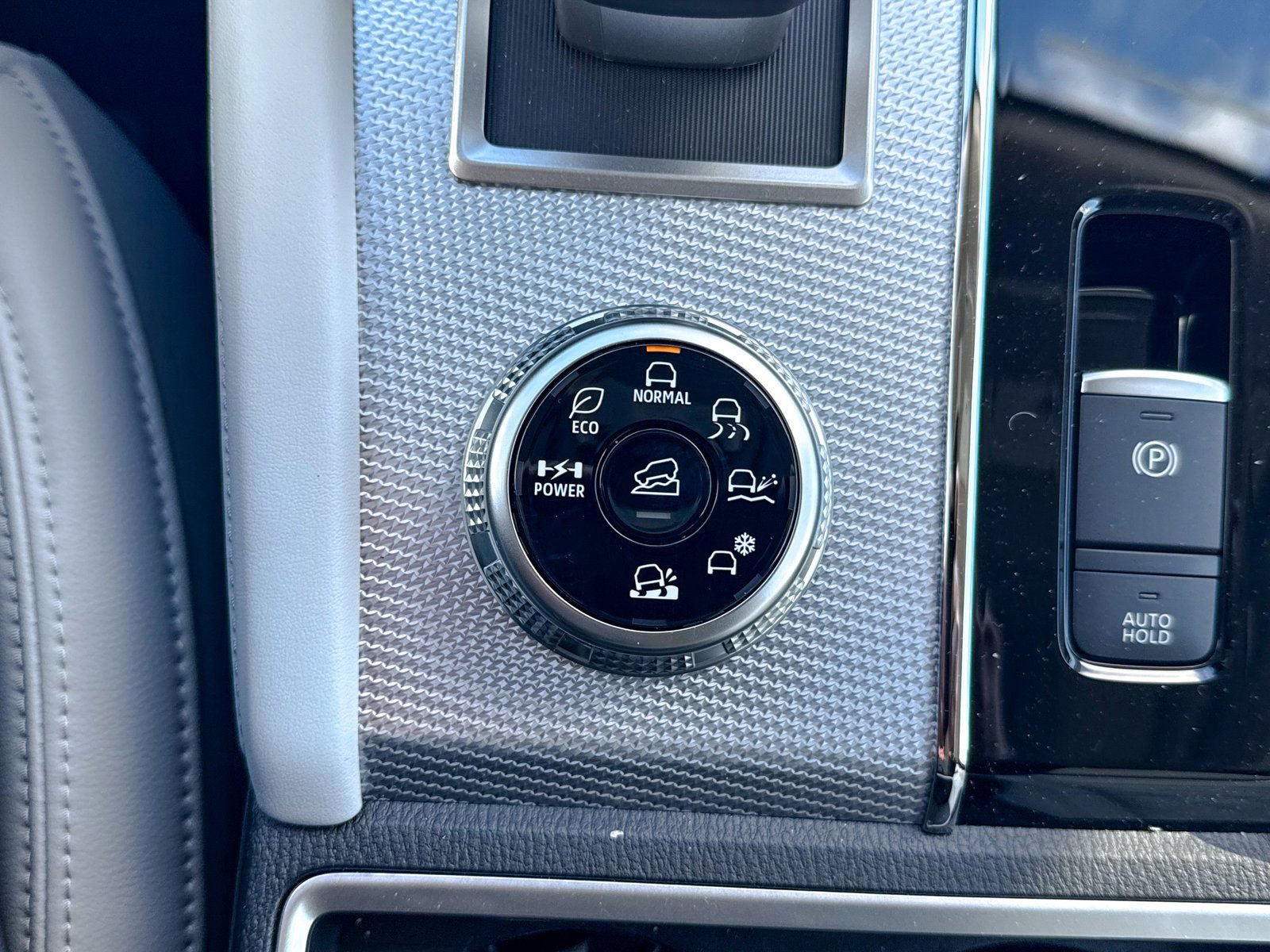 New 2025 Mitsubishi Outlander SEL image 41