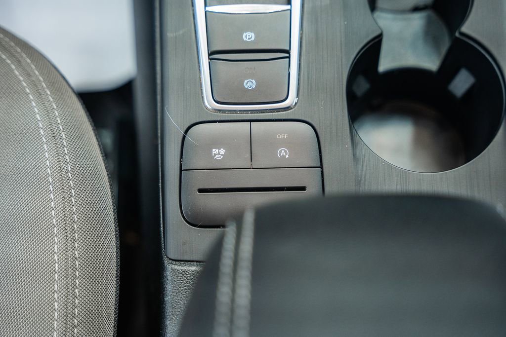 Certified 2020 Ford Escape SE image 24