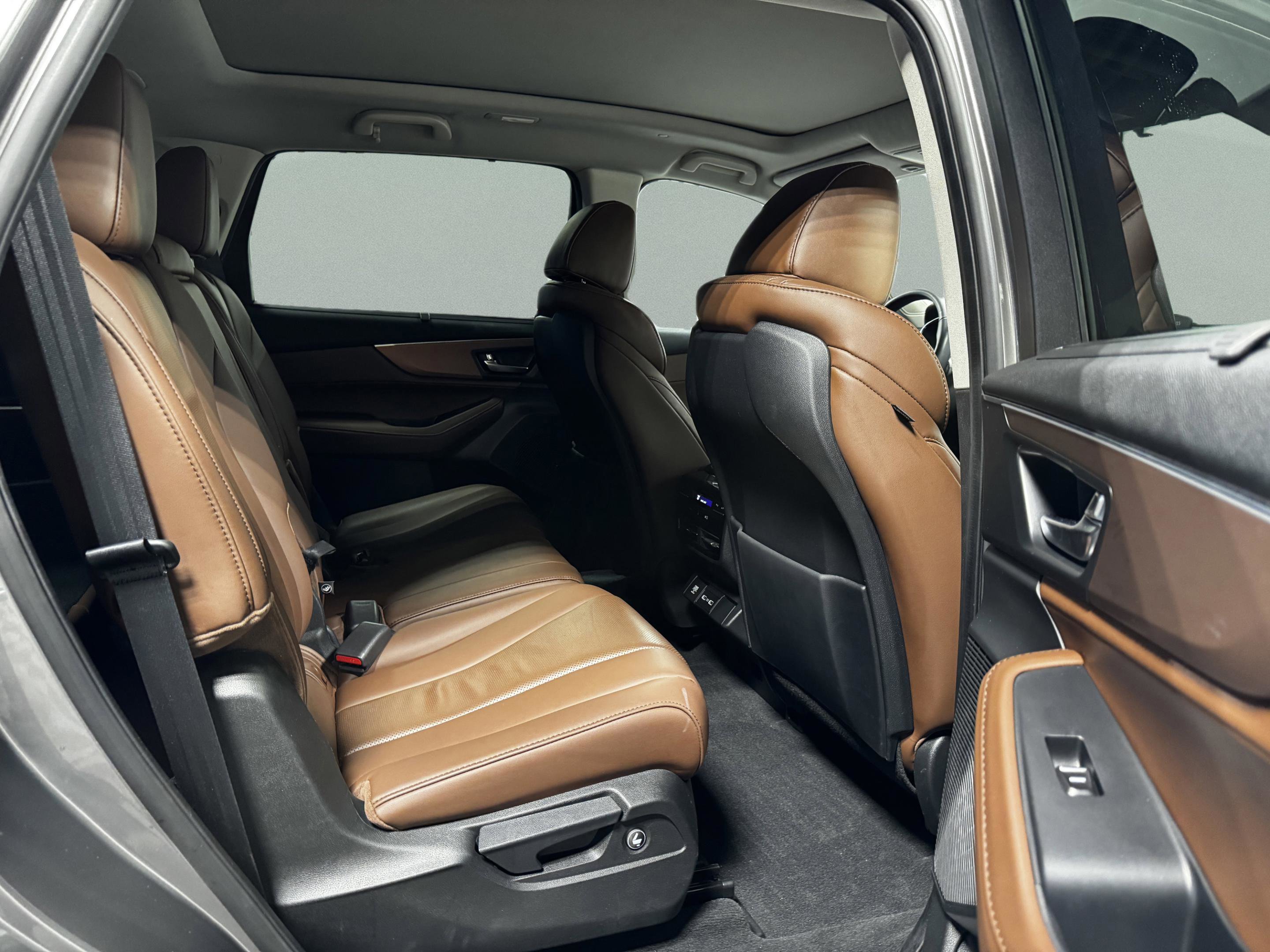 Certified 2023 Acura MDX FWD w/ Technology Package image 28