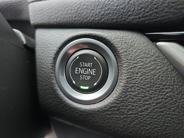 Certified 2025 Cadillac XT4 Premium Luxury AWD/4WD image 29