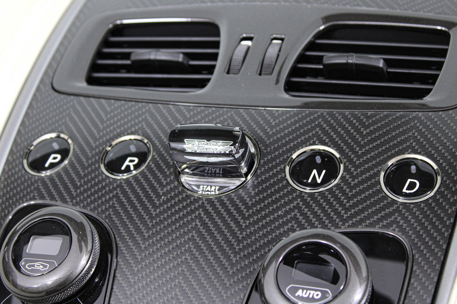 Used 2014 Aston Martin Vanquish Volante RWD image 35