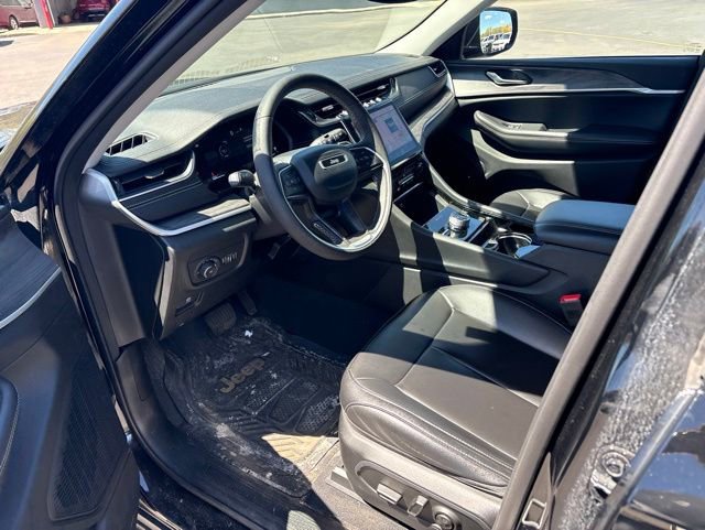 Used 2023 Jeep Grand Cherokee Limited w/ Trailer Tow Prep Group (B) AWD/4WD image 13